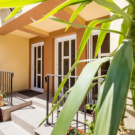 Pensión Casa Dinii 3*